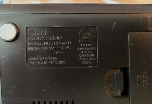 RCA Dual Alarm USB Charging FM Clock Radio( AUX & Battery Backup) Model ...