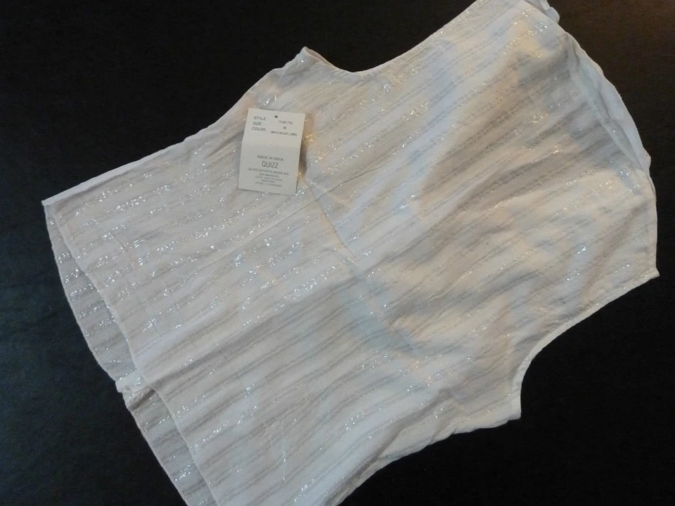 Quizz Ruffle Front Bow Sleeveless Top Blouse Sz M White Silver Lurex Button Up - Image 3 of 4