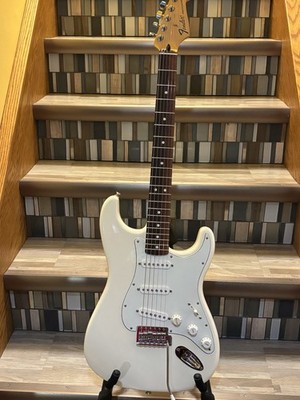2015 Fender Std Stratocaster - Made in Mexico - White - Rosewood Fingerboard