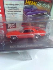 AUTO WORLD 1:64 DIECAST '70 DODGE HEMI ORANGE CHALLENGER R/T HEMMINGS COVER CAR