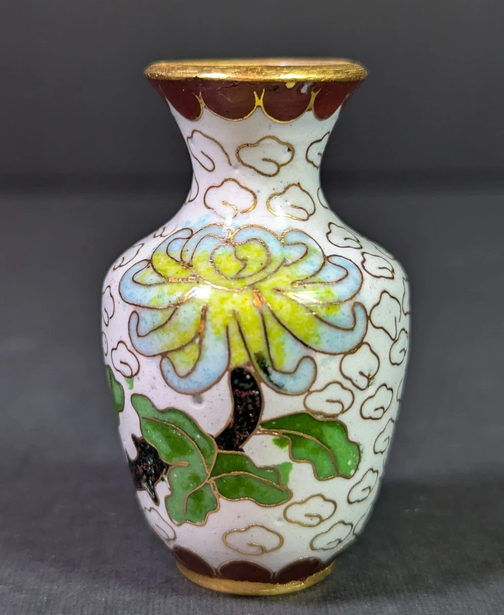 25+ Blue Vintage Original Antique Japanese Vases for sale