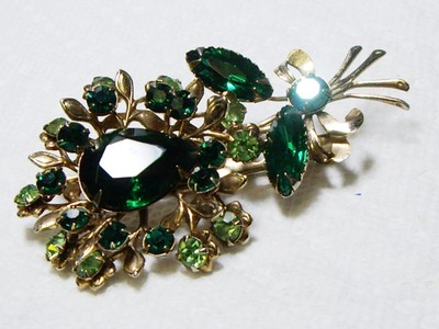 Broche Bouquet De Fleurs Strass – Hat Bonnet Bell – Neuf Sans Emballage – Accessoire Vintage