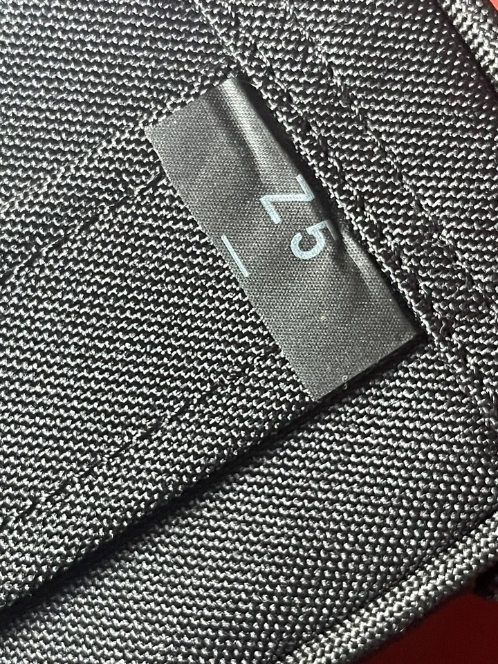 Lowepro Camera Pouch Z5- Black. Brand New. - Image 4 of 4