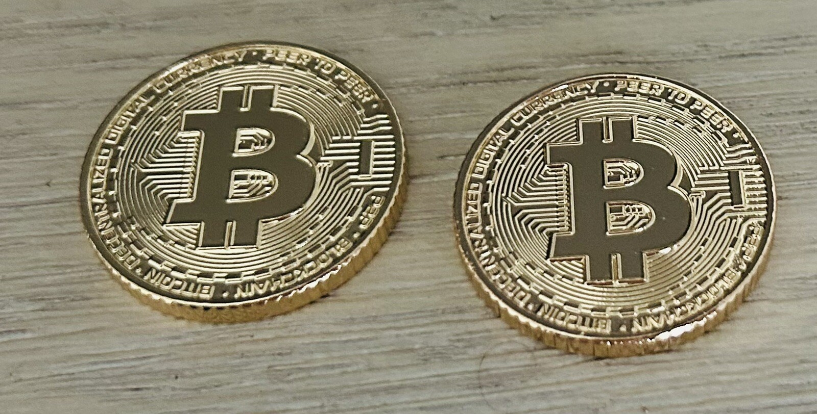 Zuru 5 Surprise Mini Brands Series 4 Bit Coin Gold Toy Computer 2013 Lot  Of 2