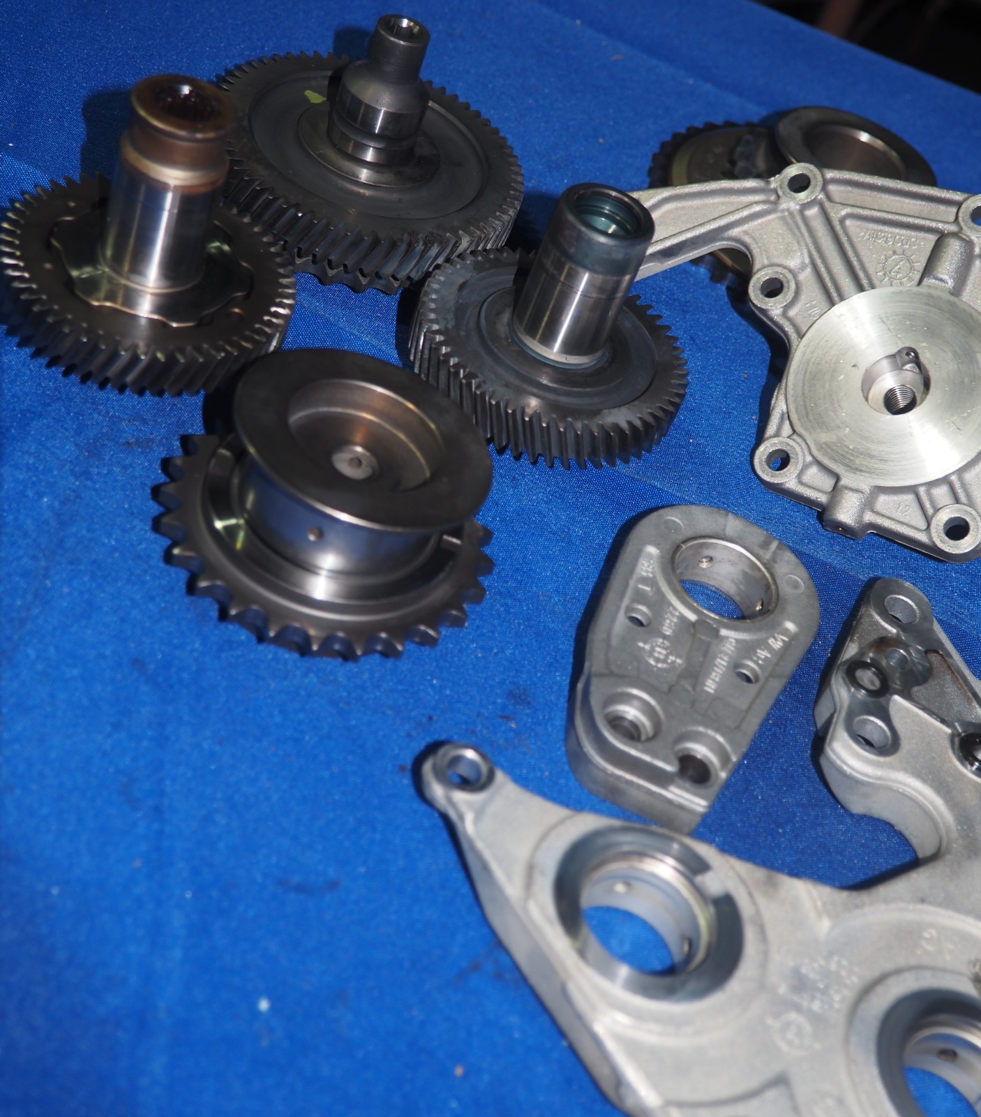 2013-2018 Bentley Continental GT GTC Spur 4.0L Engine Timing & Oil Pump Drive