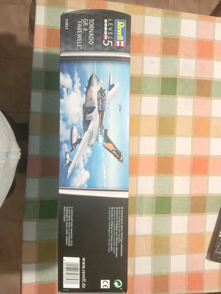 1/48 Revell Tornado Gr. 4 "Farewell" N. 3853 - 280 Parts - Immagine 2 di 4