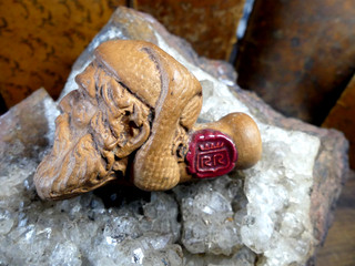 BELLE PIPE ITALIENNE EN TERRE CUITE SCULPTEE