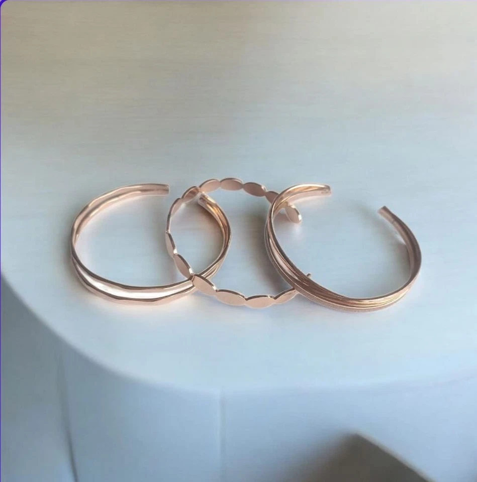 pulsera ajustabie color oro | accessorio moderno - Imagen 4 de 4