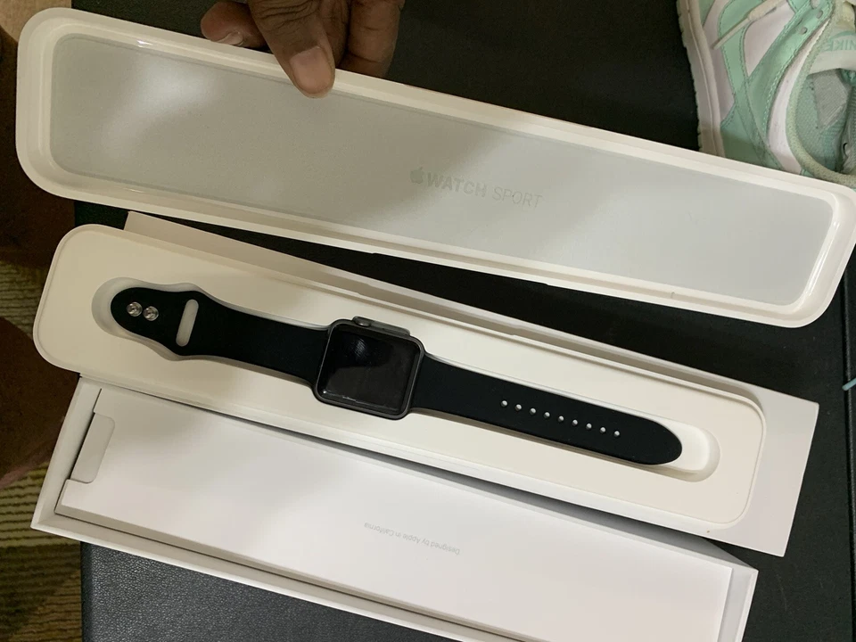 Apple Watch 1st Generation Space Grey Black Band 42mm For Parts ONLY - Image 2 of 4