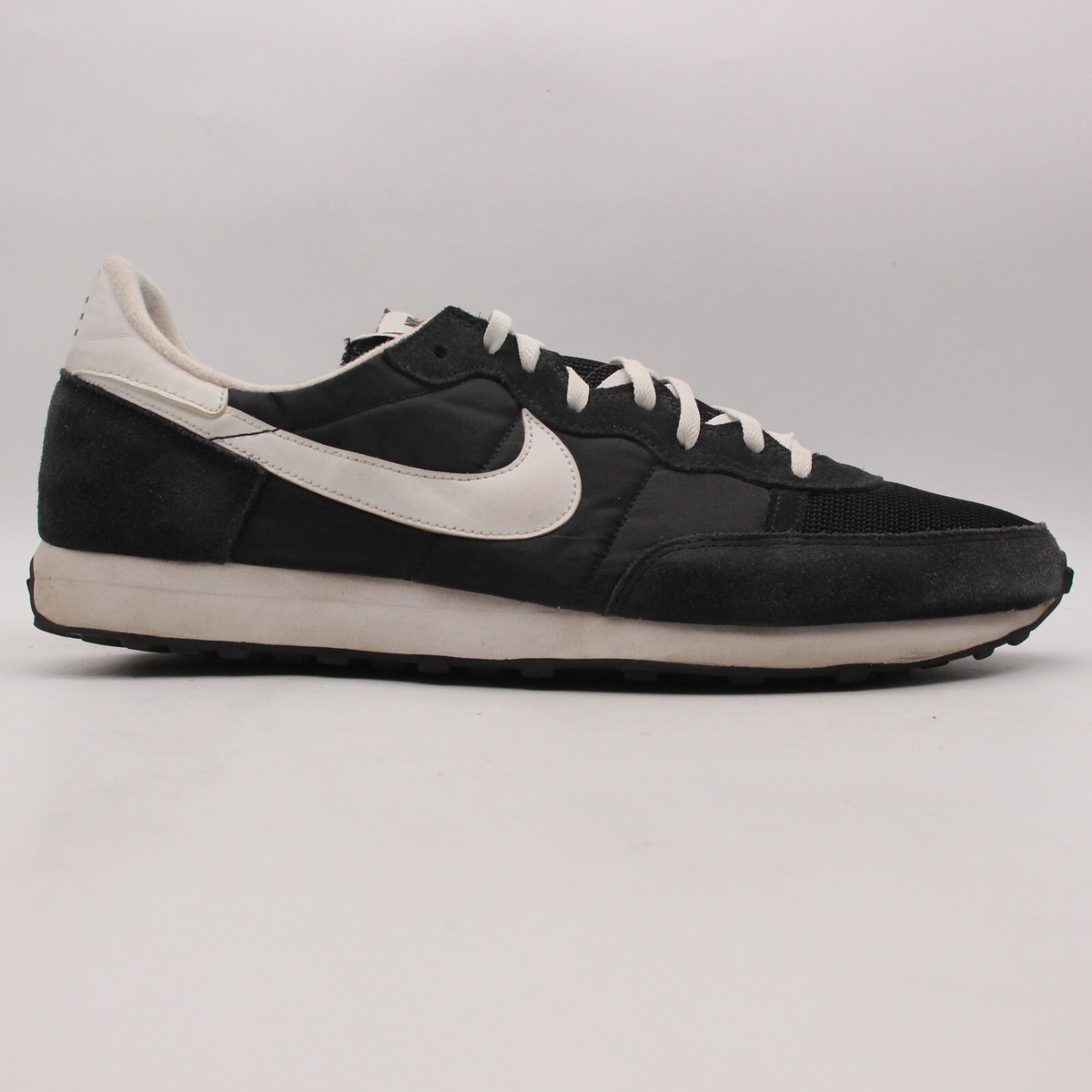 nike challenger og black and white
