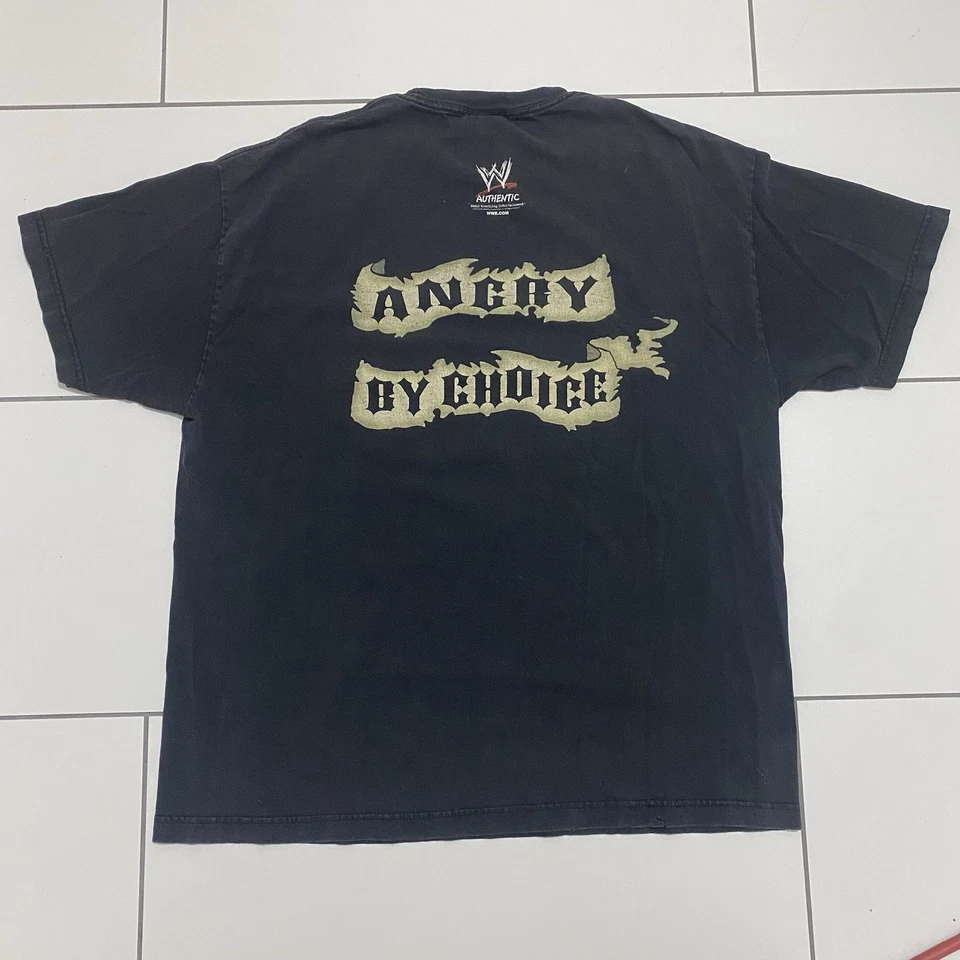 Camiseta de Lucha Libre De Colección 2005 WWE/WWF Kurt Angle “American By Birth, Angry By Choice” Foto 2 de 4