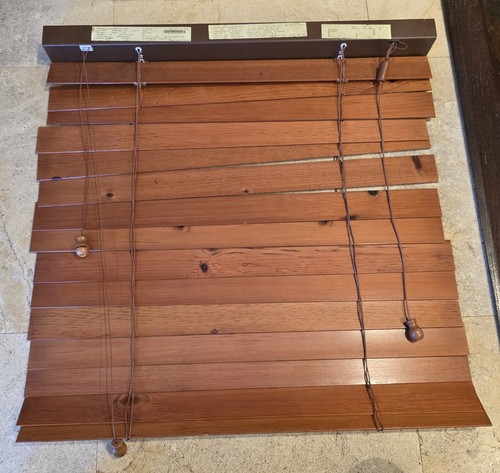 Hunter Douglas Wood Blinds 24" x 25.5"