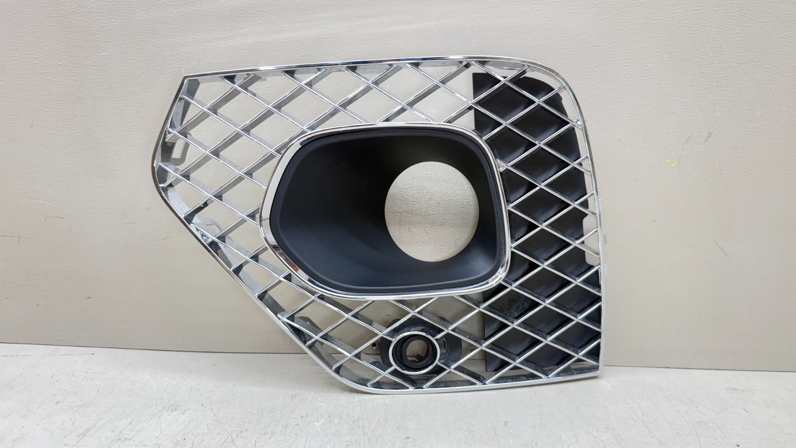 Bentley Bentayga 2021-2024 Front Left Bumper grille Chrome