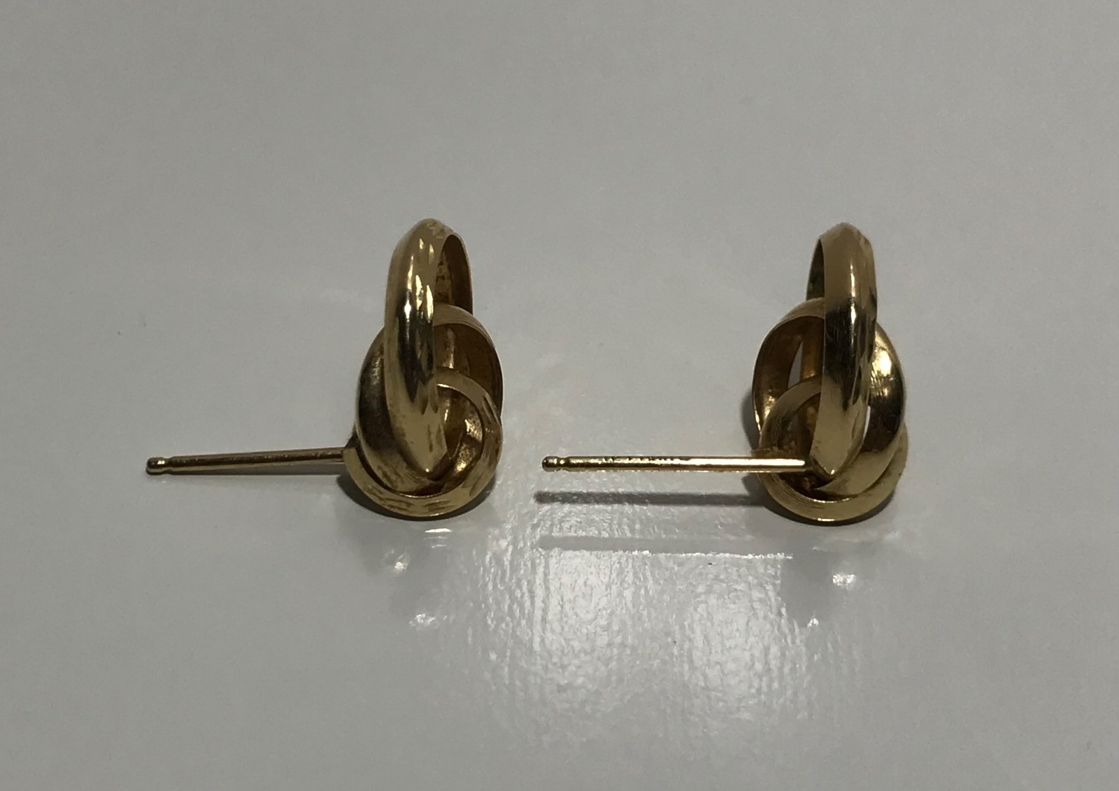 14K Yellow Gold Interlocking Circle Stud Earrings - image 7