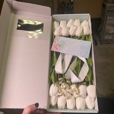 HIMUTAIN 20-Piece Artificial White Tulip Bouquet with Gift Box and Ribbon