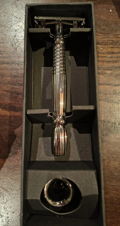 Kit de afeitado Premium Butterfly Safety - Navaja de afeitar de metal cromado + Juego de regalo de soporte - Imagen 4 de 4