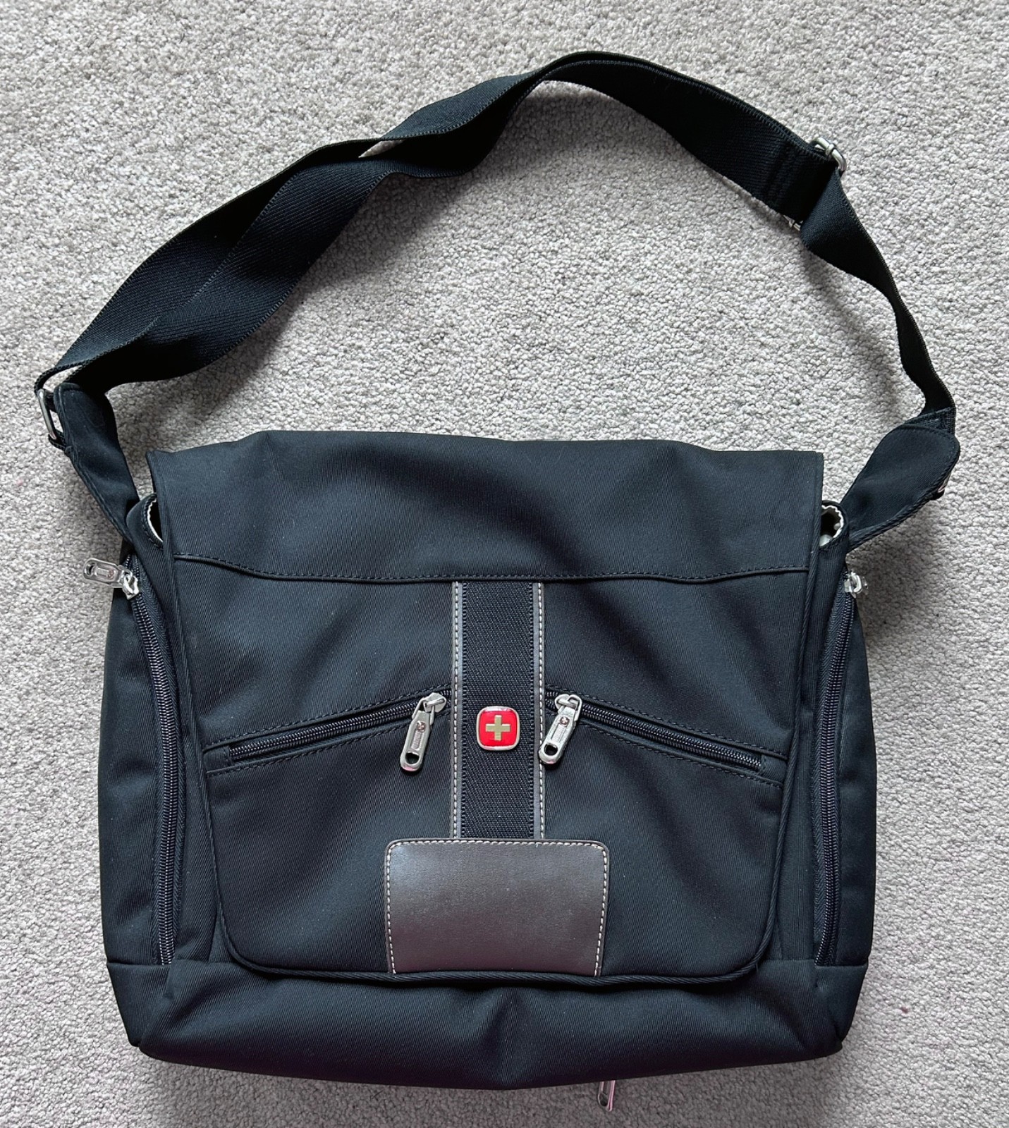 Wenger SwissGear Black Expandable Laptop Messenger Bag Brief
