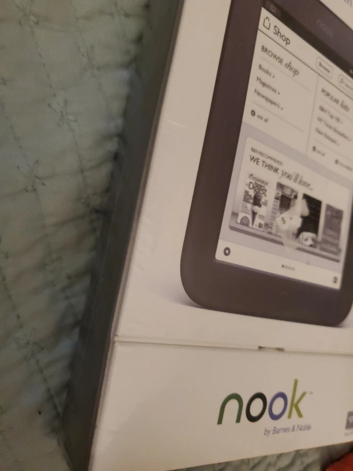NEW NIP Barnes & Noble Nook Simple Touch 2GB WiFi 6in eBook Reader Black SEALED - Image 2 of 4