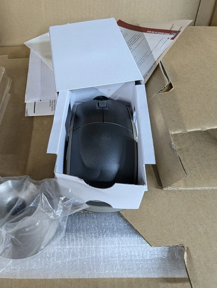 Wacom Intuos 3 6"x 8" Graphics Tablet with Pen and Mouse FAST FREE SHIPPING. - Image 3 of 4