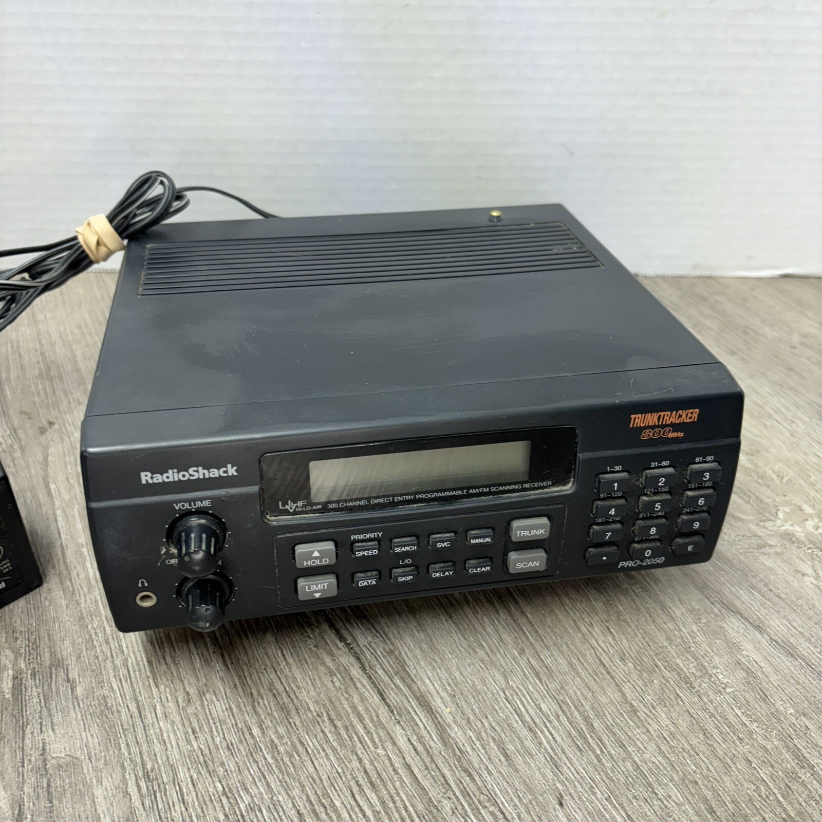 Used RADIOSHACK PRO2050 300 Channel VHF UHF AIR 800 MHZ TRUNK