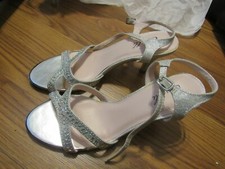 CAMILLE LA VIE, WOMEN'S NEW SILVER MAN MADE 2.5" HEEL EVENING RHINESTONE SZ 7.5