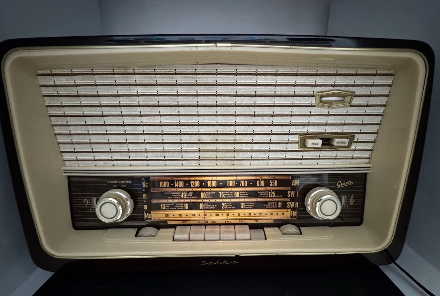 Vintage Graetz Polka 813E Tube Radio Made in Germany AM/FM Shortwave 1950s
