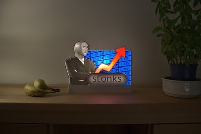 Stonks Meme Leuchte Regallicht Lampe