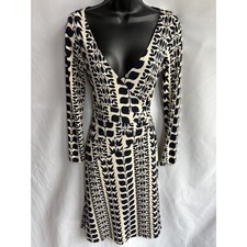 Rosebud Wrap Dress Cream Navy Size S Geometric Classy Feminine Church Brunch
