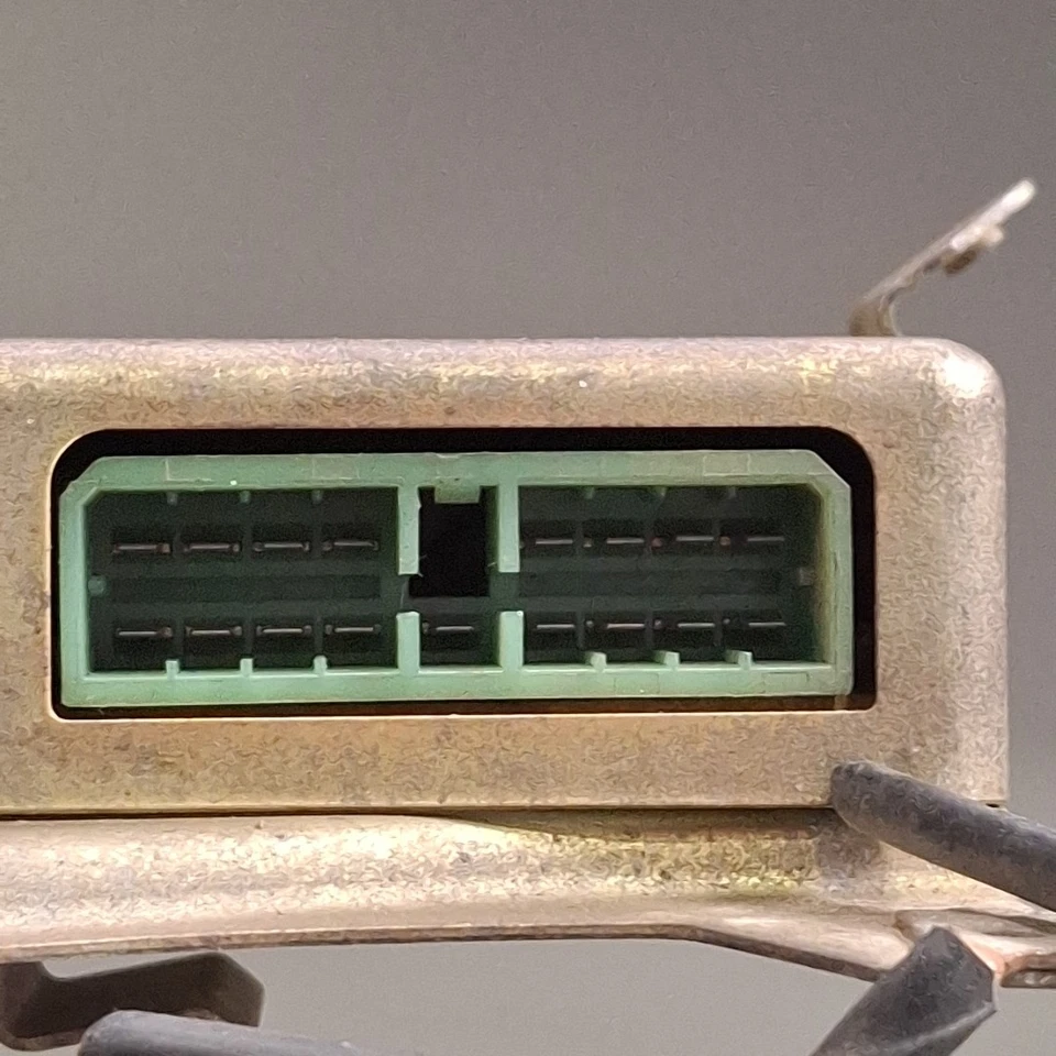 Mitsubishi Starion 1984-1985 2,6 L ECU ECM MD071084 Foto 3 de 4