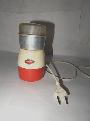 Alte Elektrische Kaffeemühle von Krups Typ D5 R  ( Funktioniert ) 220 V u. 110 W