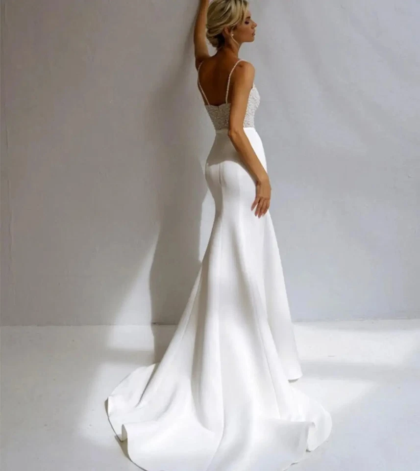 Vestidos de novia Spaghetii con tirantes perlas cuello en V satinado sirena tren de barrido Foto 3 de 4