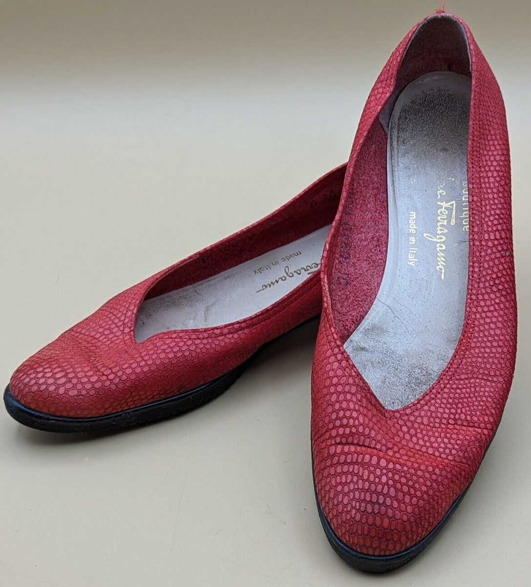 Vintage Salvatore Ferragamo Women display picture 2