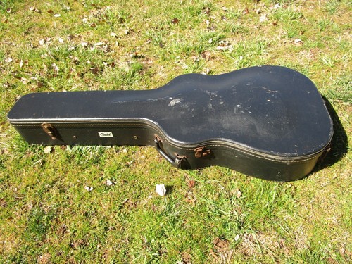 VINTAGE GUILD DREADNOUGHT GUITAR CASE, 1960' S, 43" X 16" X 5", SOLID
