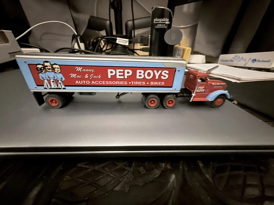 Matchbox DYM35267 The Pep Boys 1939 Peterbilt Tractor Trailer 1:80 Scale - Image 3 of 3