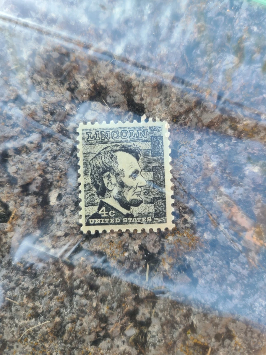 Abraham Lincoln 4 Cent Stamp In Unused Us Stamps (1941-Now) for