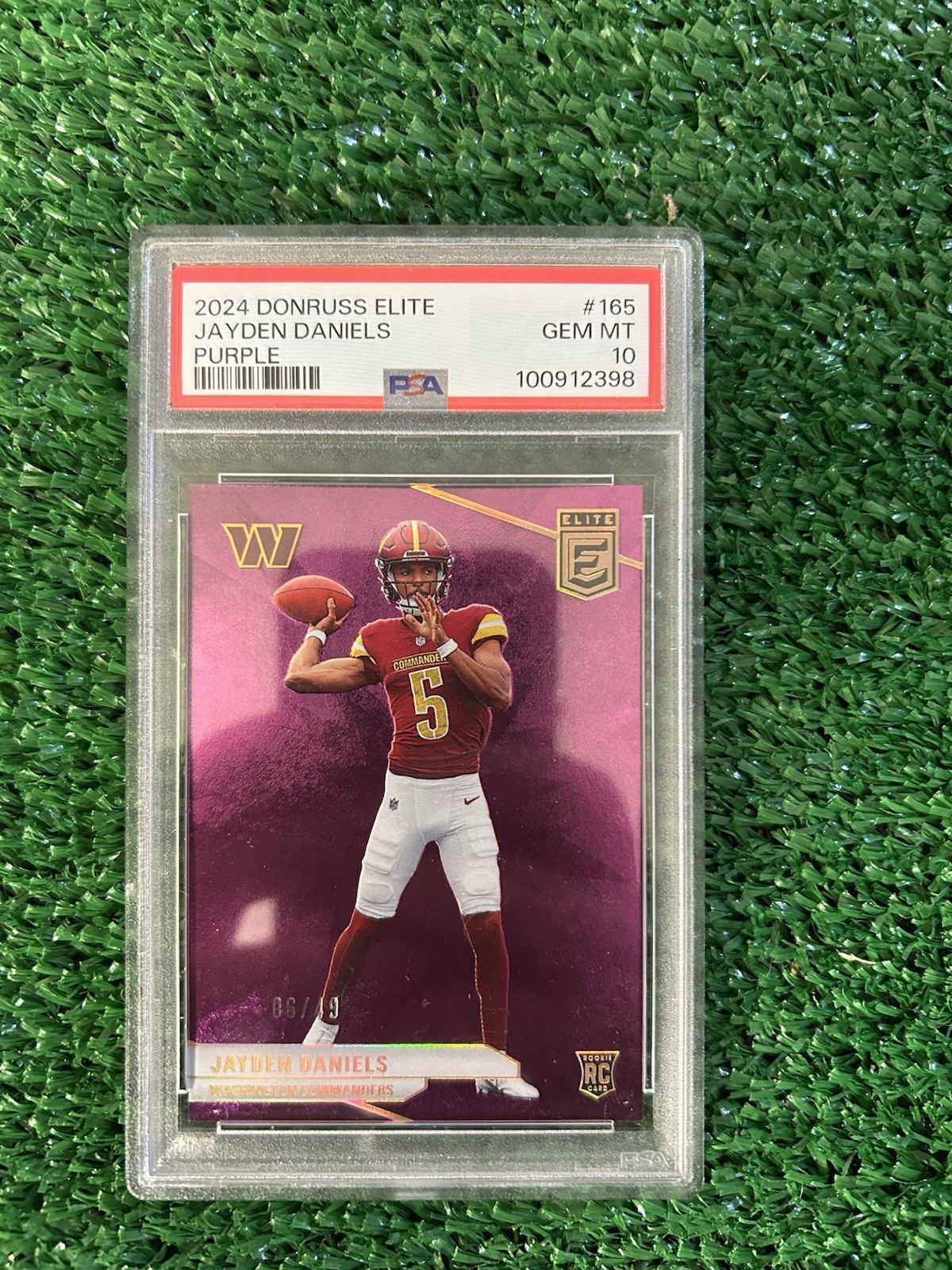 2024 Panini Donruss Elite Rookies Jayden Daniels #165 Purple /49 (RC)