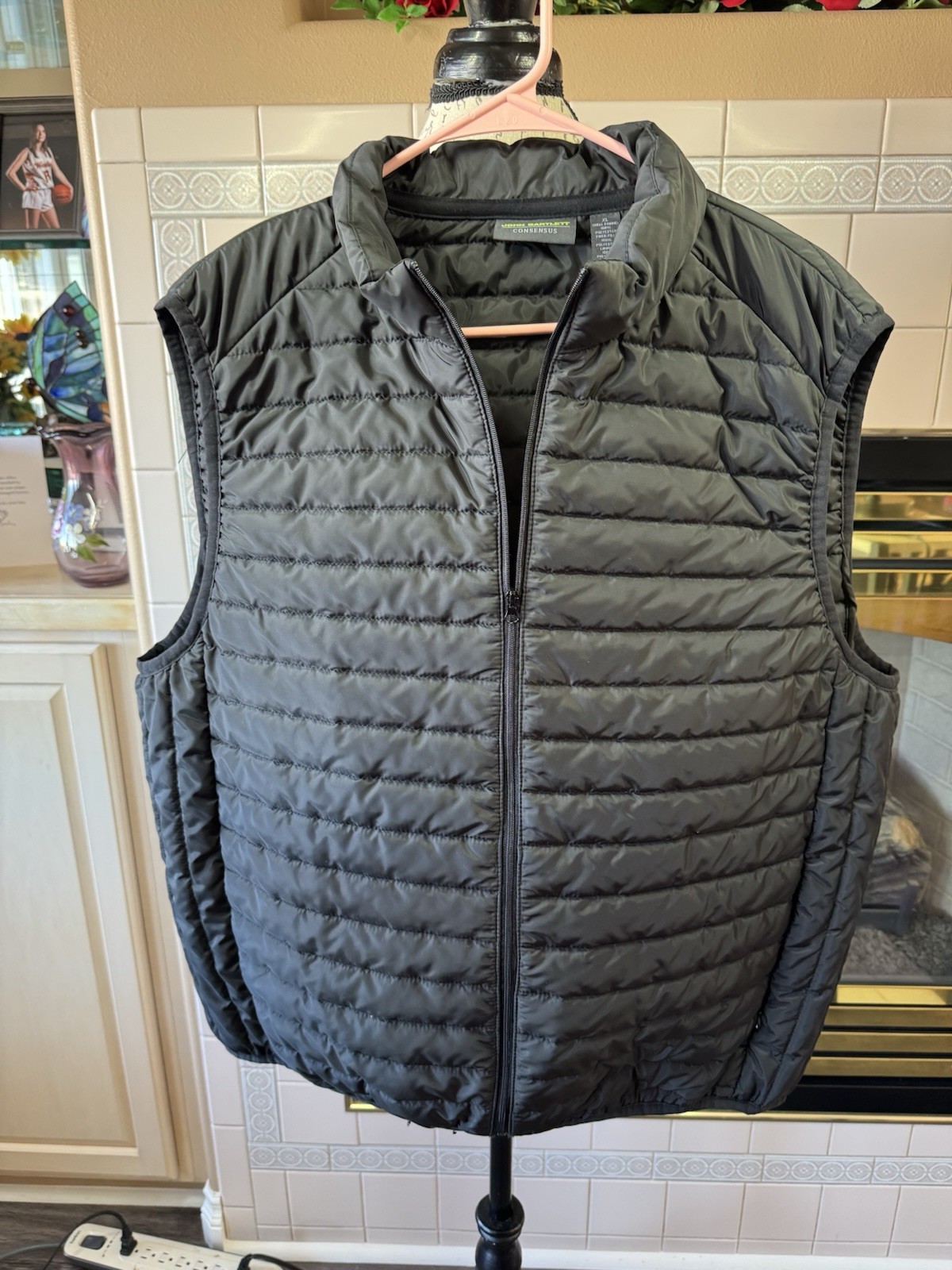 JOHN BARTLETT CONSENSUS MEN'S BLACK PUFFER VEST, … - image 3
