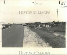1971 Press Photo Trash Pile in Westwego Canal between Walton and Beech Streets