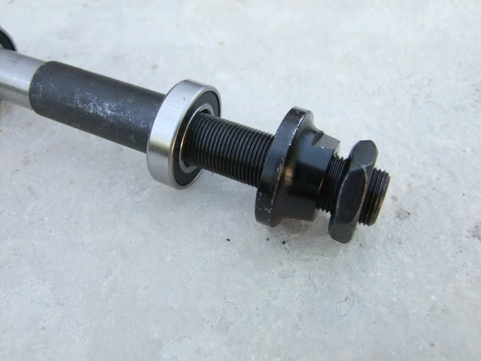 Eastern 9T Driver Rear 14mm Axle With Driver, nuts and Sealed Bearings 7" Long - Image 3 of 3