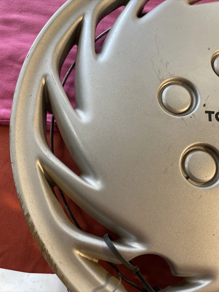 Tapacubos Toyota Celica ST 61047 1990-1991 13" tapacubos OEM vintage OE 1 Foto 4 de 4