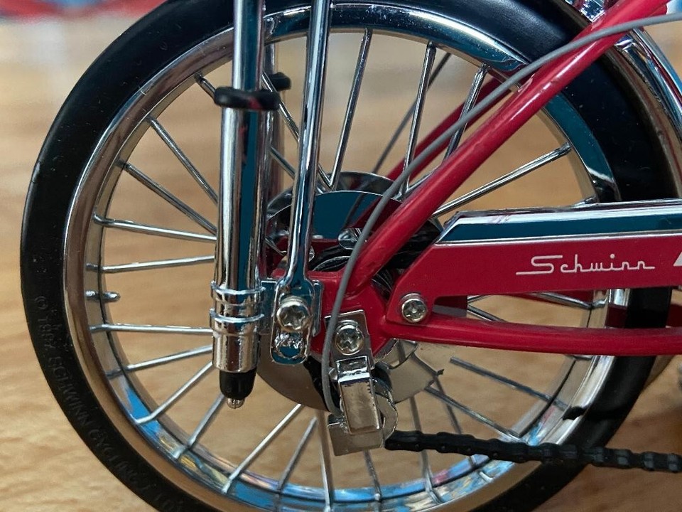 Vintage Xonex Schwinn '69 Sting-ray Apple Krate 1:6 Scale Diecast Model Bicycle (as is - Damaged - Read Descripton