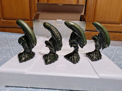Sideshow Collectibles Alien Mini Bust Set