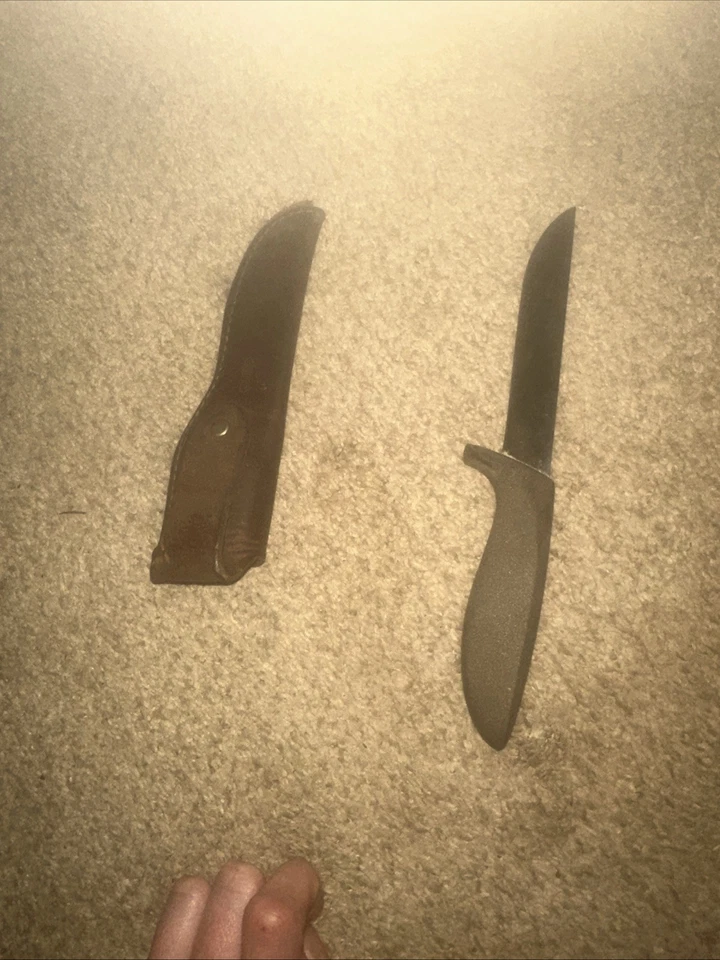 Vintage Gerber  “shorty” Model Black Armorhide Handle And Leather Sheath  - Image 4 of 4