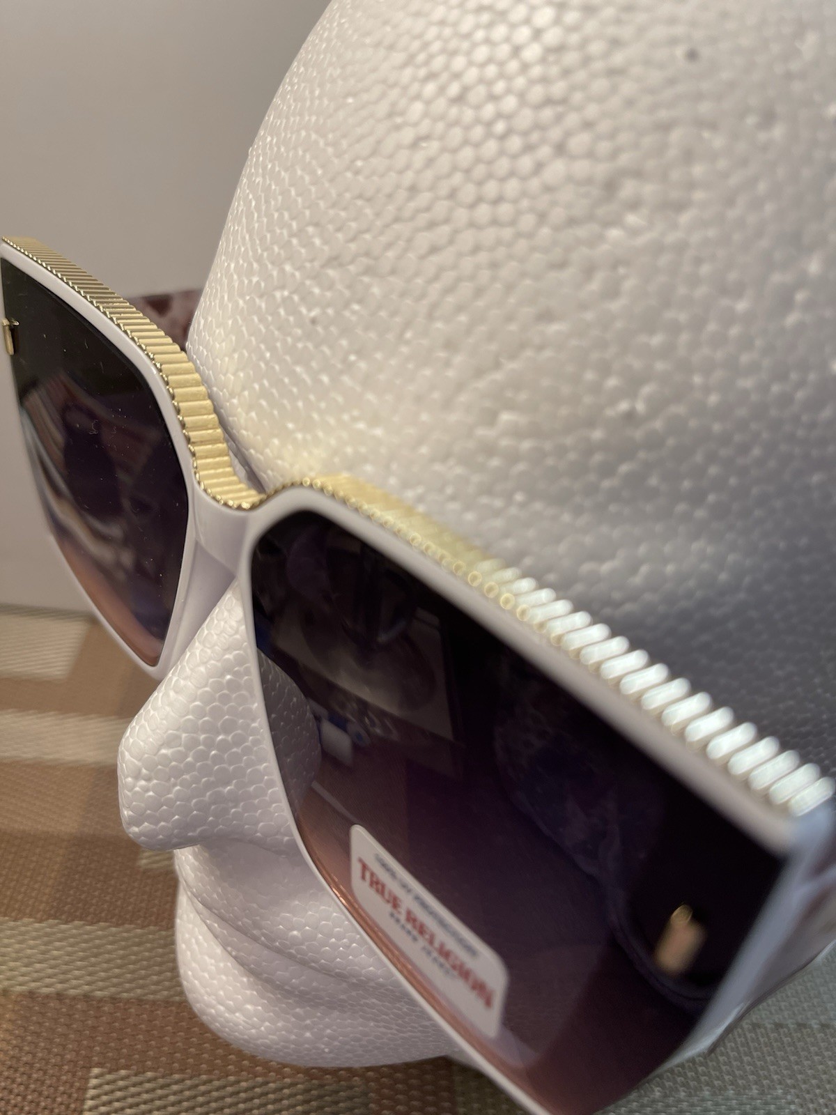 TRUE RELIGION Women’s White Frame Sunglasses Oversized Gold Accent Marbled Arms  thumbnail 2