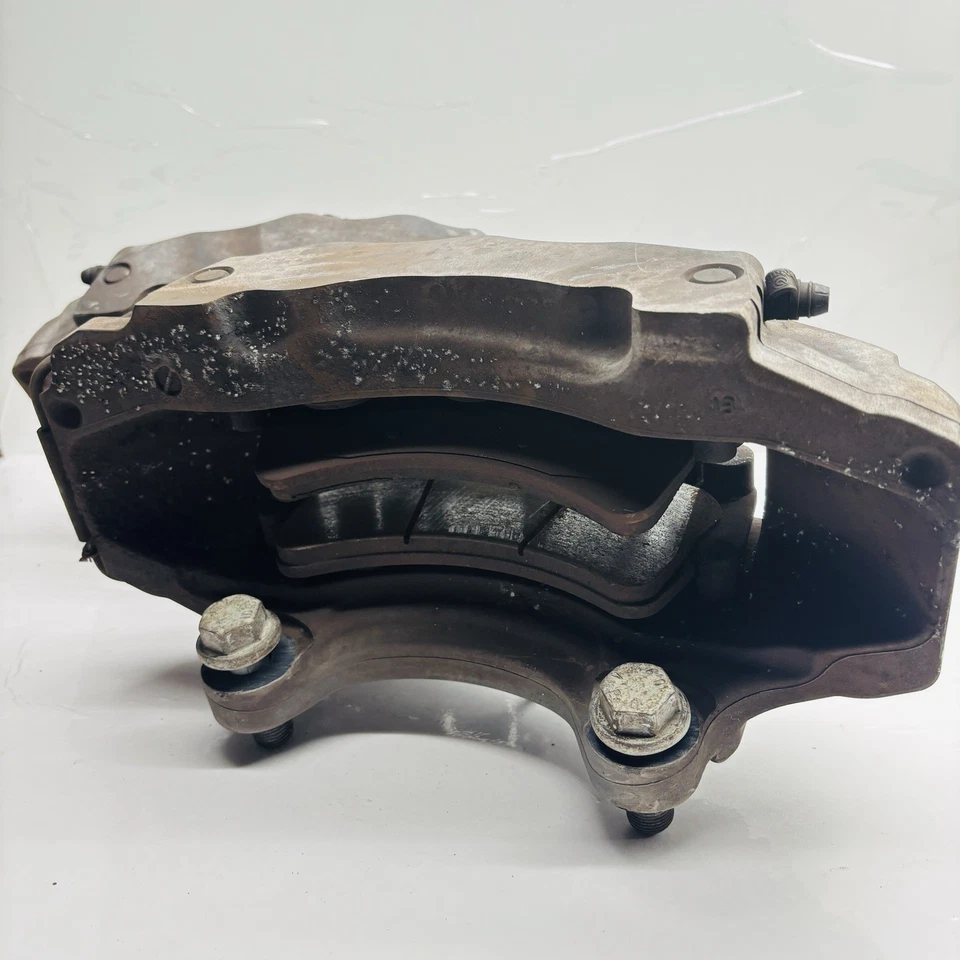 Juego de pinzas de freno delanteras derecha/izquierda Audi Q7 2007-2015 Brembo OEM 18ZR 18ZL Foto 2 de 4