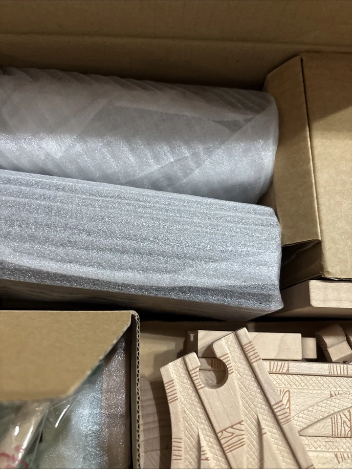 Thomas & Friends 60th Anniversary Set NIP Gold Train Wooden Train Tracks - Image 4 of 4