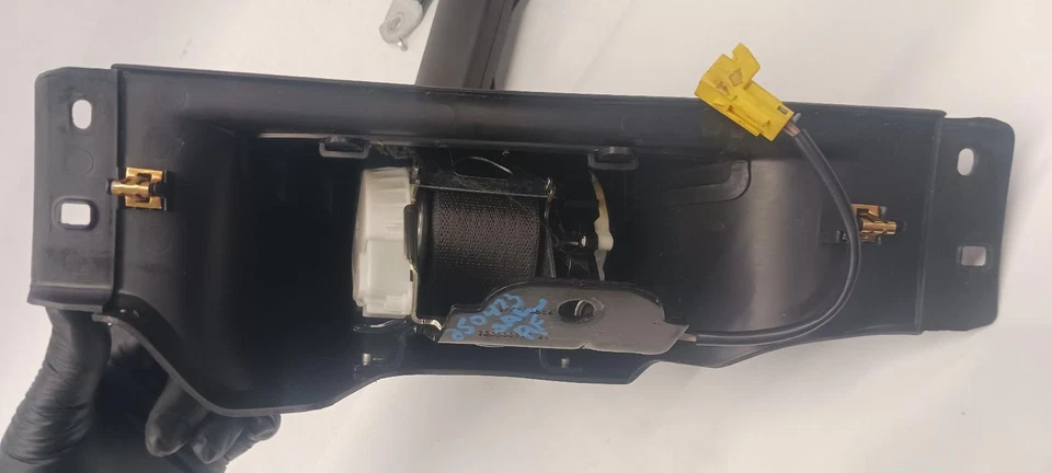 '07-'10 CHEVROLET SILVERADO 1500 Ext Cab Front passenger Seat Belt OEM - Image 2 of 4