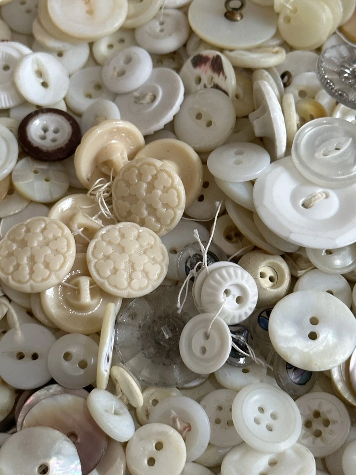 Lote de botones antiguos de 1,5 libras-madre perla-vidrio-tallado-corte-blanco-claro- Foto 4 de 4