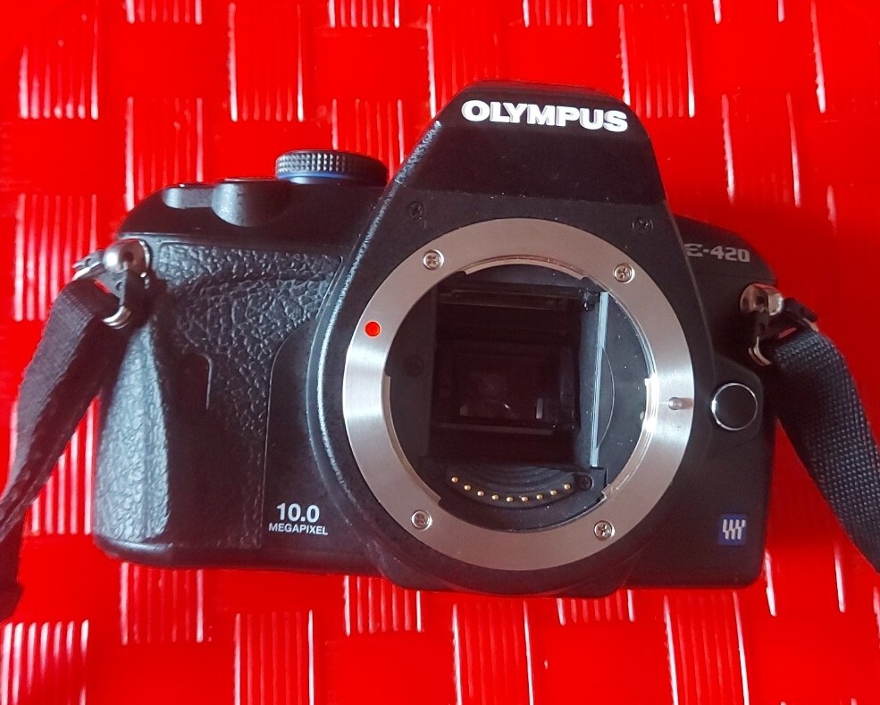 OLYMPUS E-420 Black DIGITAL CAMERA+ Lens 40-150. No Lens Cap. For