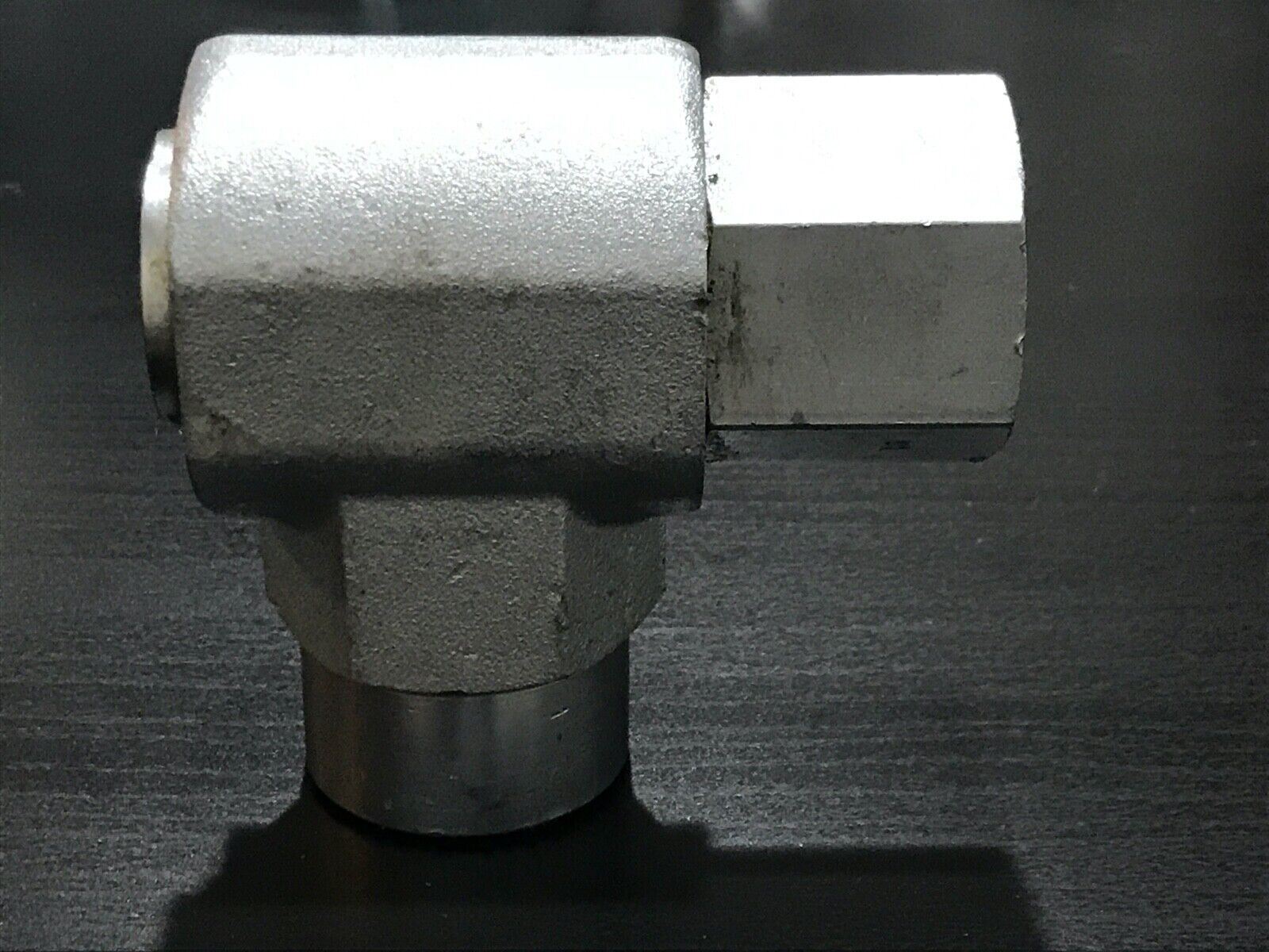 Eaton / Aeroquip  FS65008-1616-01 FS1" F X F PIPE SW. JOINT, NEW 